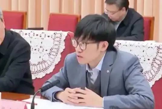 2025年1月20日，梁文锋参加总理座谈会并发言。.jpg
