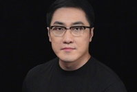 王自如自曝近照！进军AI赛道宣布二次创业 网友：那个男人回来了