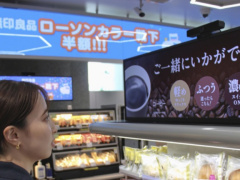 罗森在日本引入“次世代门店”：机器人能烹饪，AI电子屏会推荐商品