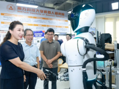 深圳首个完全由高校独立研发的人形机器人，南方科技大学“南科盘古”亮相