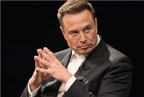 马斯克“太空AI”设想：每年发射1百万吨AI卫星、建设月球卫星工厂