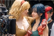 AI生成《龙珠》真人版拍摄现场 美女如云啊